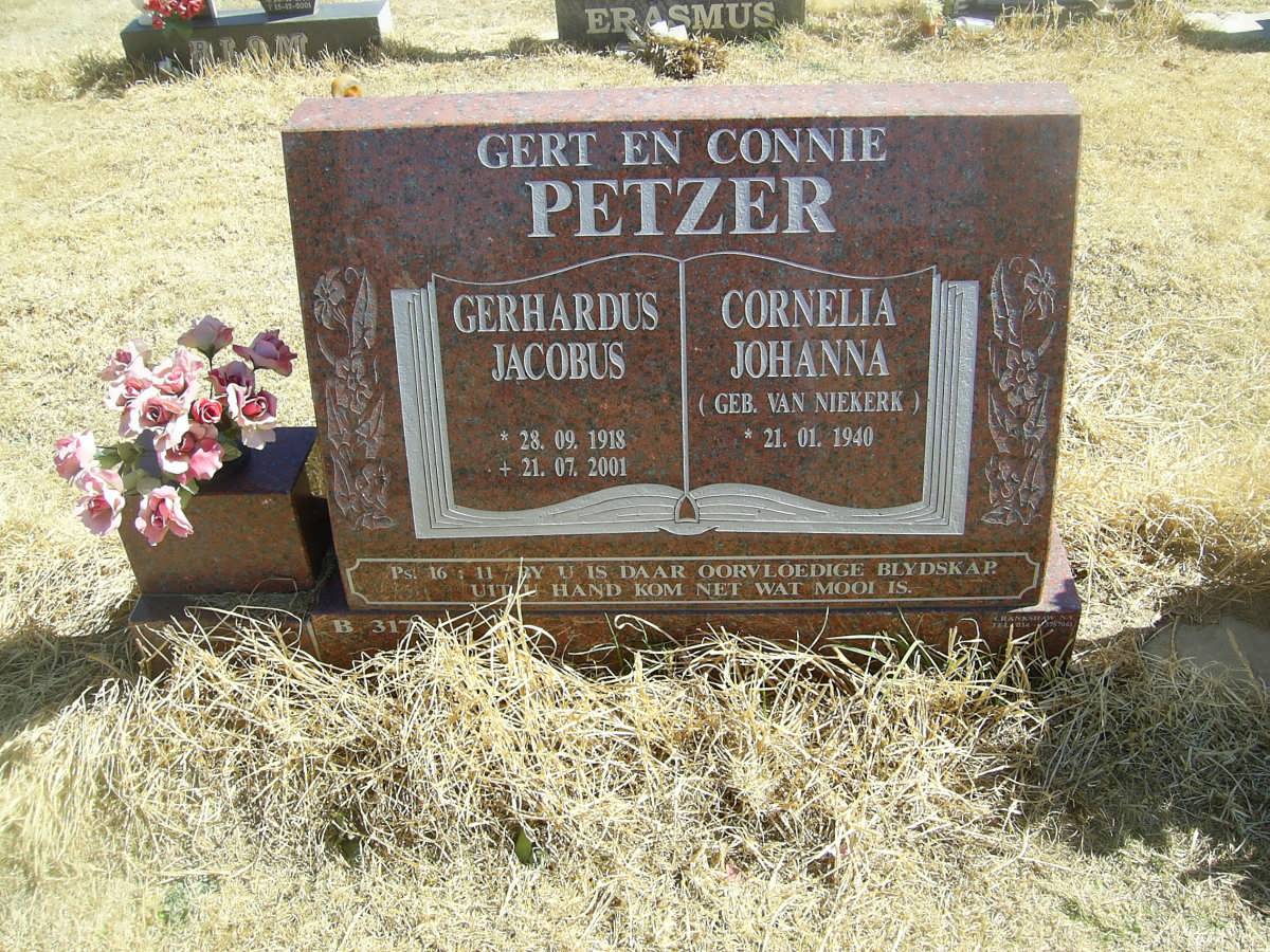 PETZER Gerhardus Jacobus 1918-2001 &amp; Cornelia Johanna VAN NIEKERK 1940-