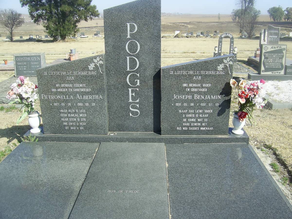 PODGES Joseph Benjamin 1920-1992 &amp; Petronella Albertha 1927-1989
