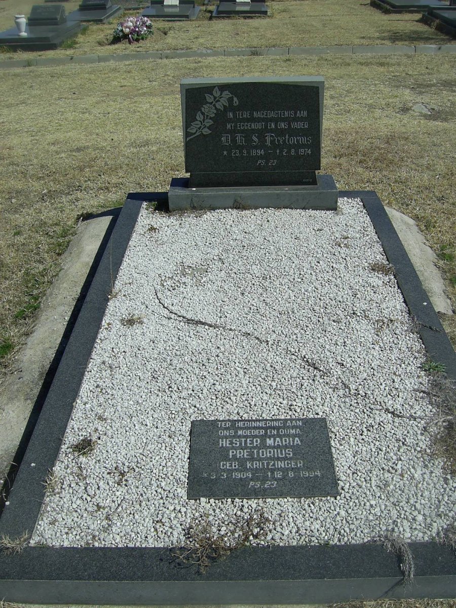 PRETORIUS D.H.S. 1894-1974 &amp; Hester Maria KRITZINGER 1904-1994