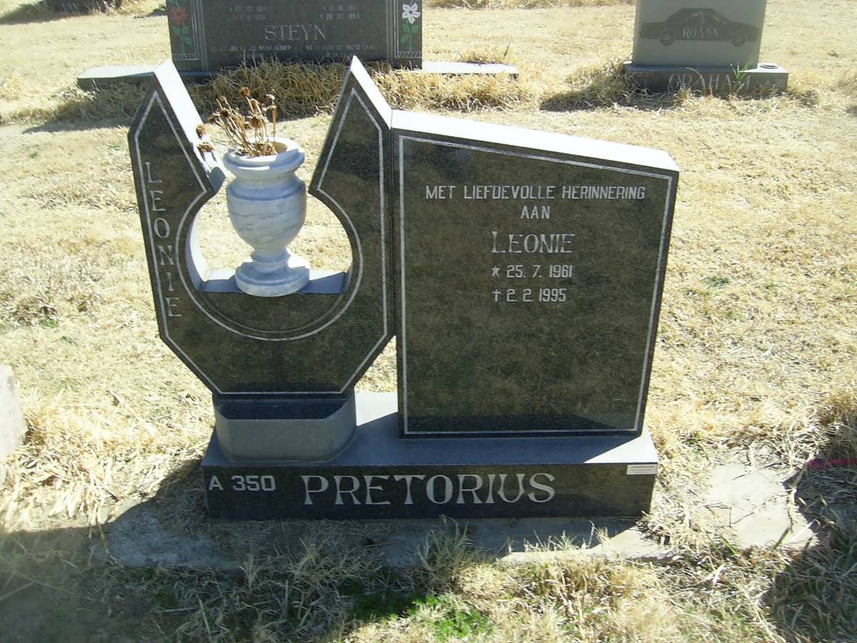 PRETORIUS Leonie 1961-1995