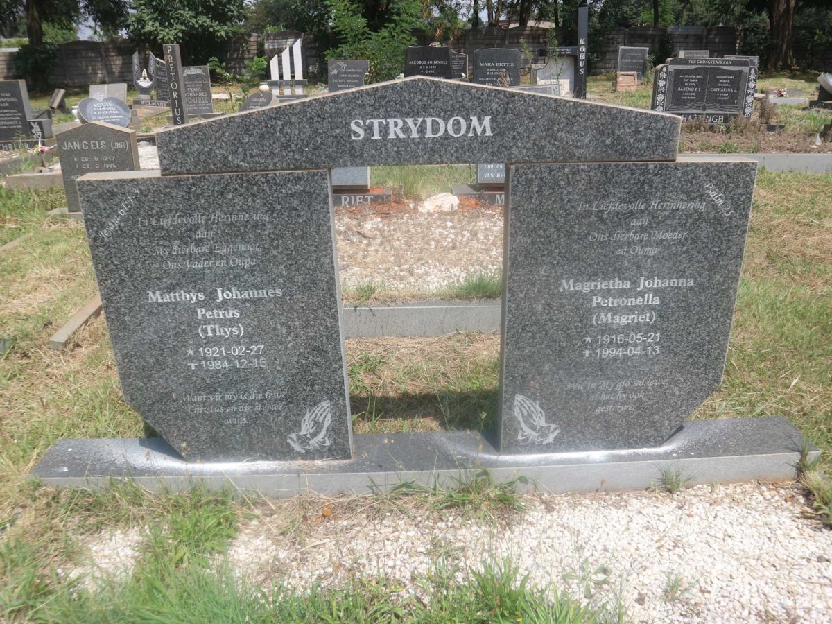 STRYDOM Matthys Johannes Petrus 1921-1984 &amp; Magrietha Johanna Petronella 1916-1994