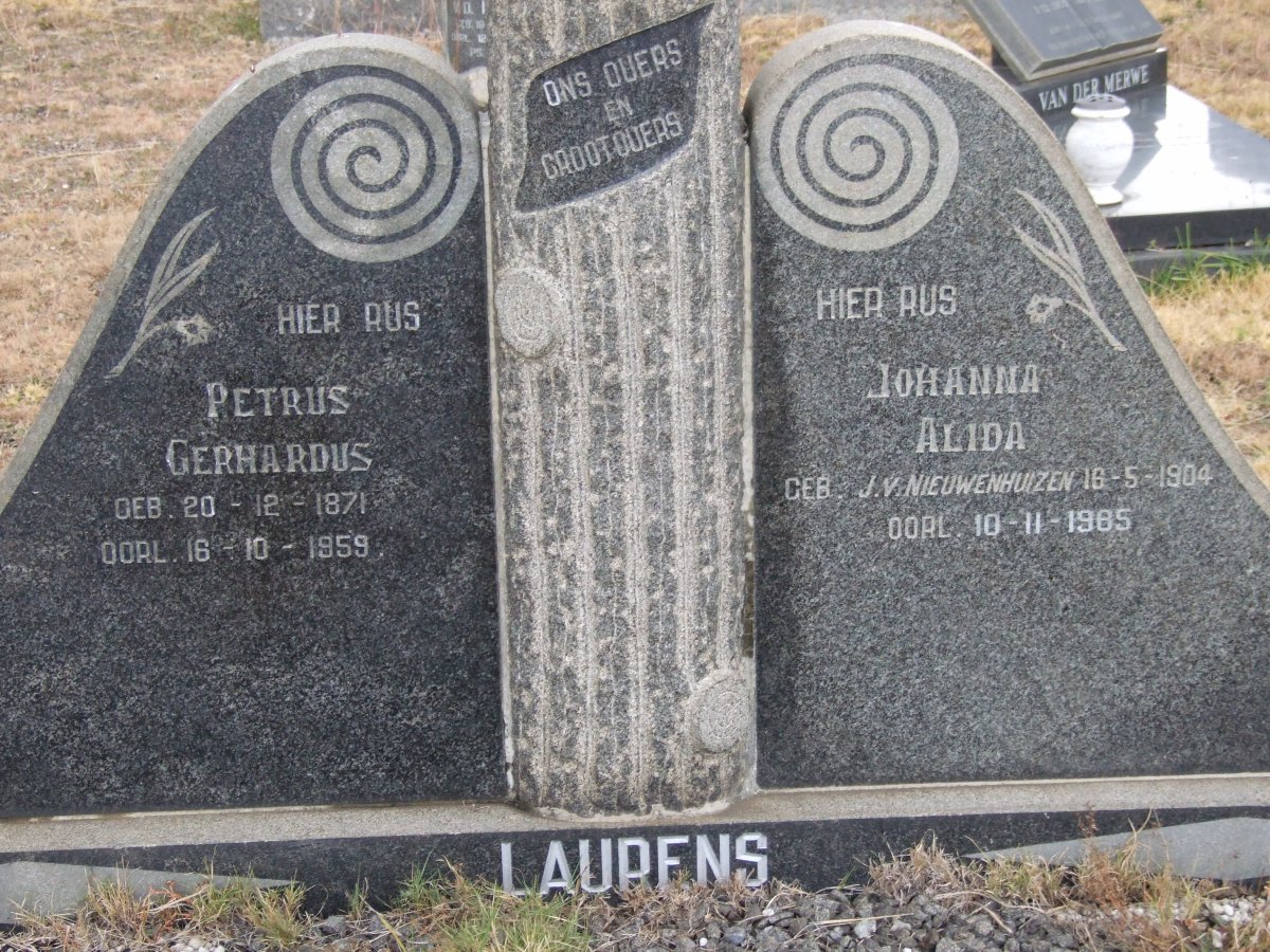 LAURENS Petrus Gerhardus 1871-1959 &amp; Johanna Alida J.V. NIEUWENHUIZEN 1904-1985