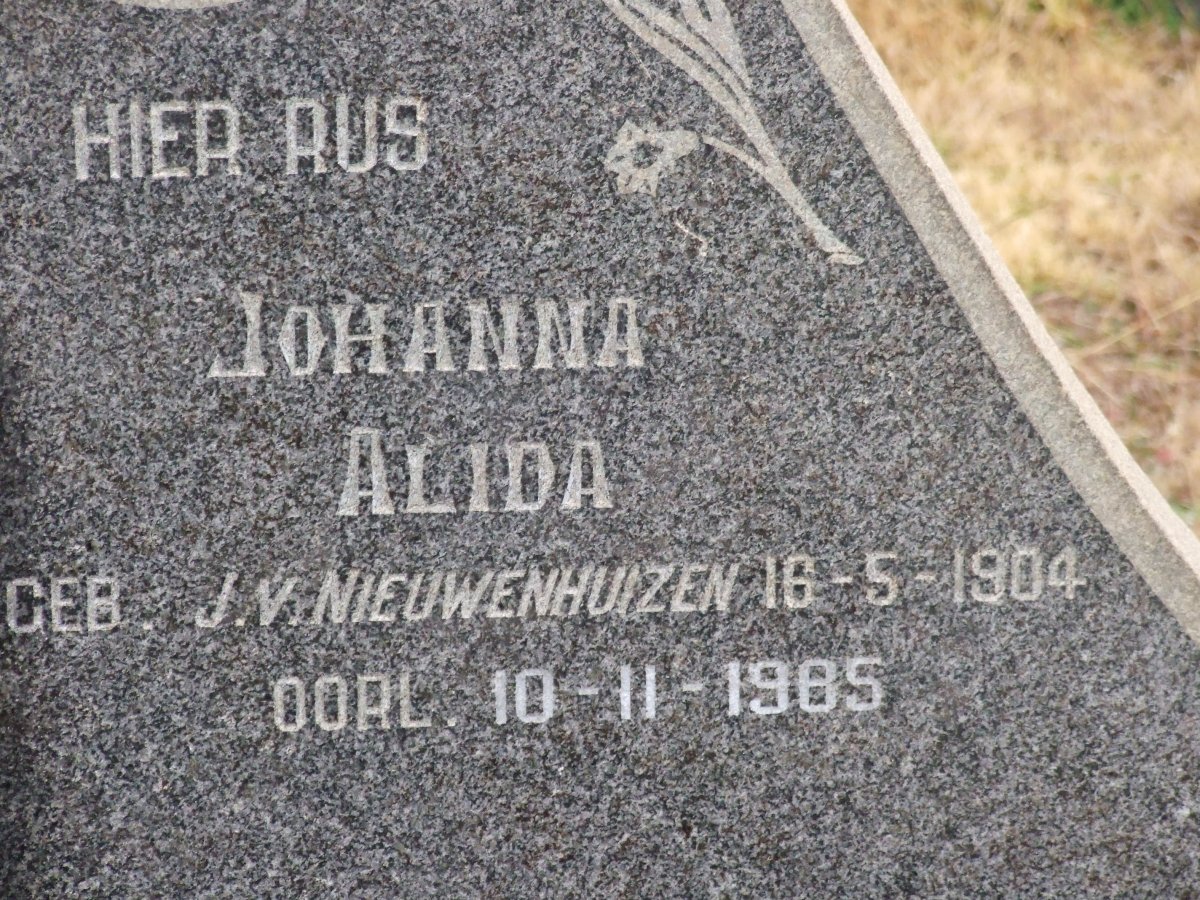 LAURENS Johanna Alida nee J.V. NIEUWENHUIZEN 1904-1985