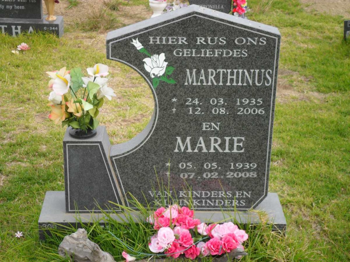 ? Marthinus 1935-2006 &amp; Marie 1939-2008