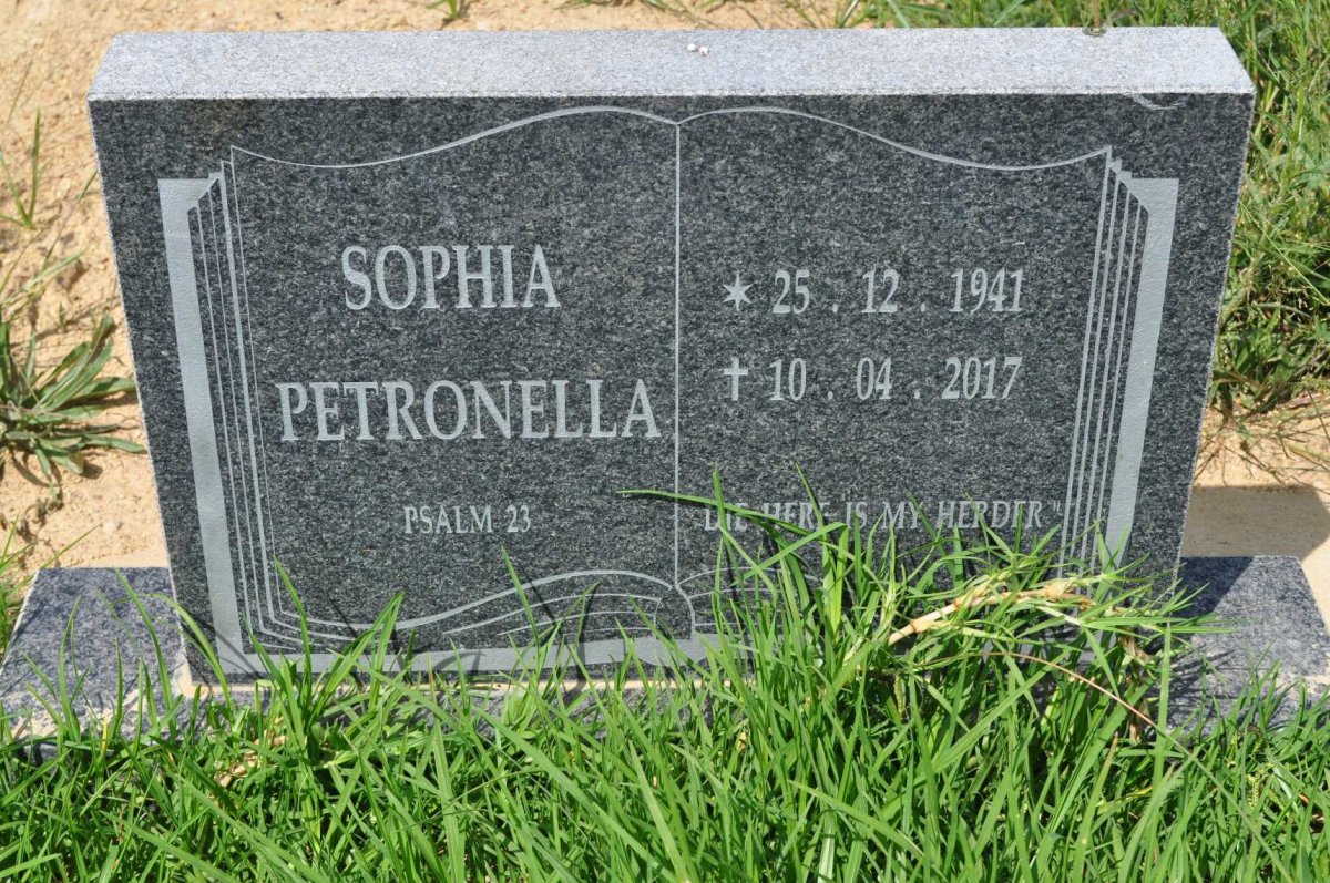 ? Sophia Petronella 1941-2017
