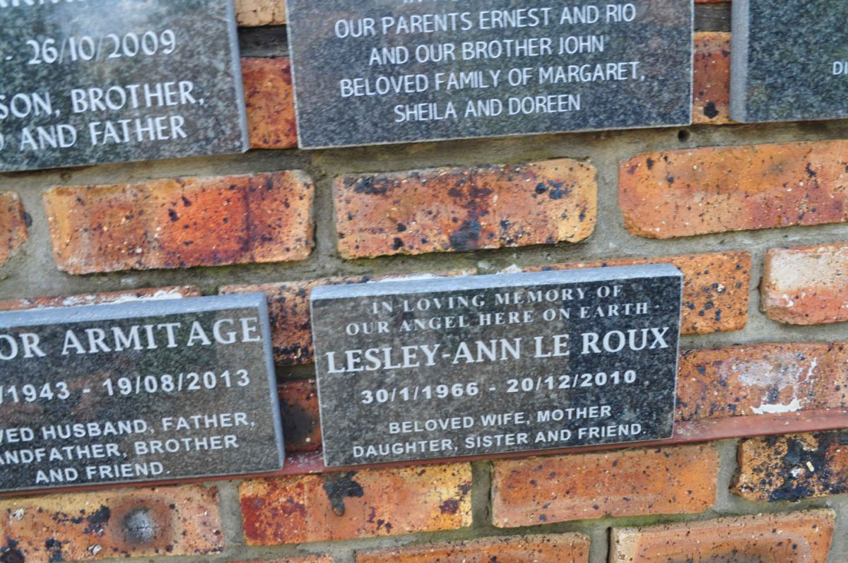 ROUX Lesley-Ann, le 1966-2010