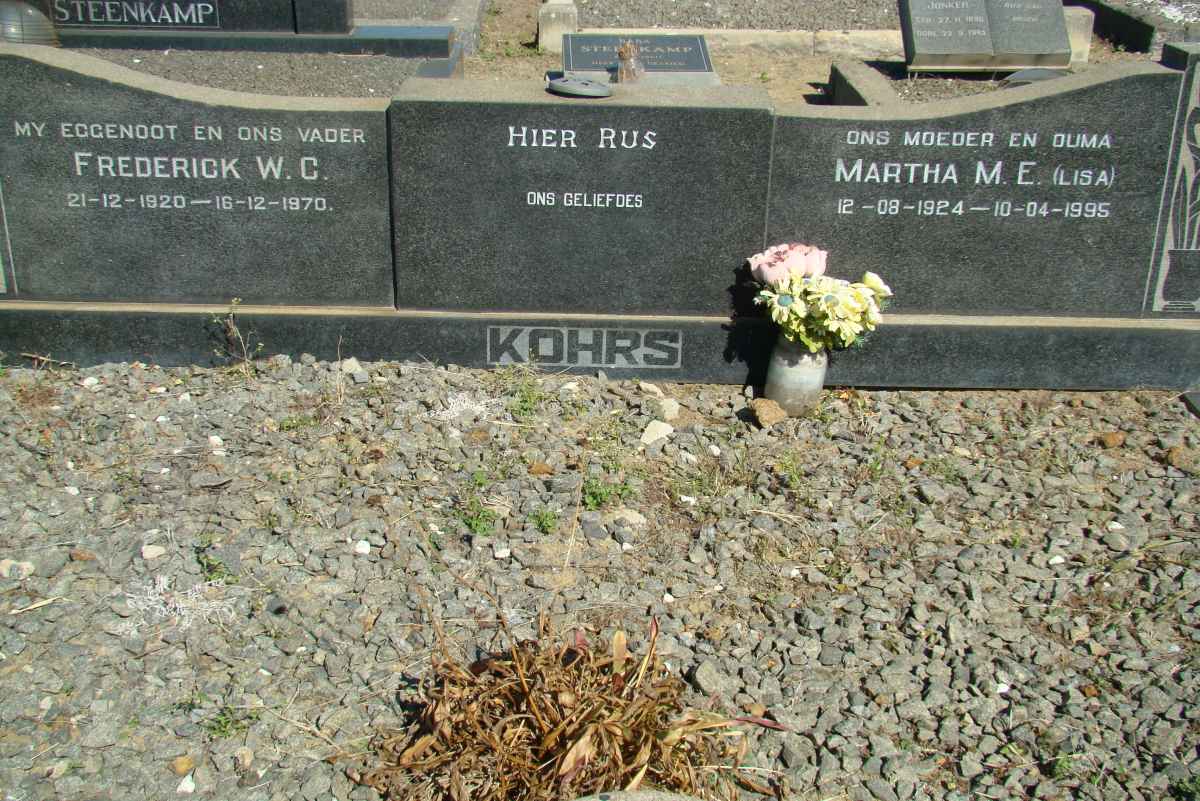 KOHRS Frederick W.C. 1920-1970 &amp; Martha M.E. 1924-1995