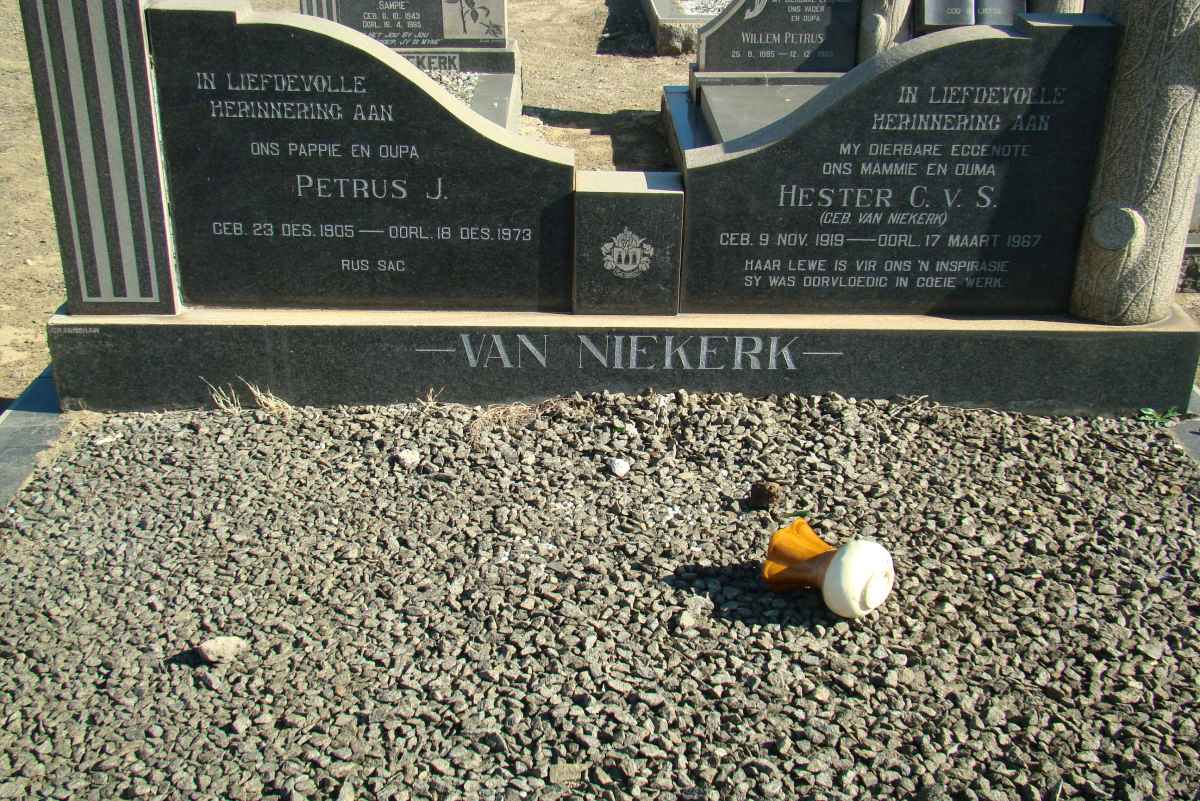 NIEKERK Petrus J., van 1905-1973 &amp; Hester C.V.S. VAN NIEKERK 1919-1967