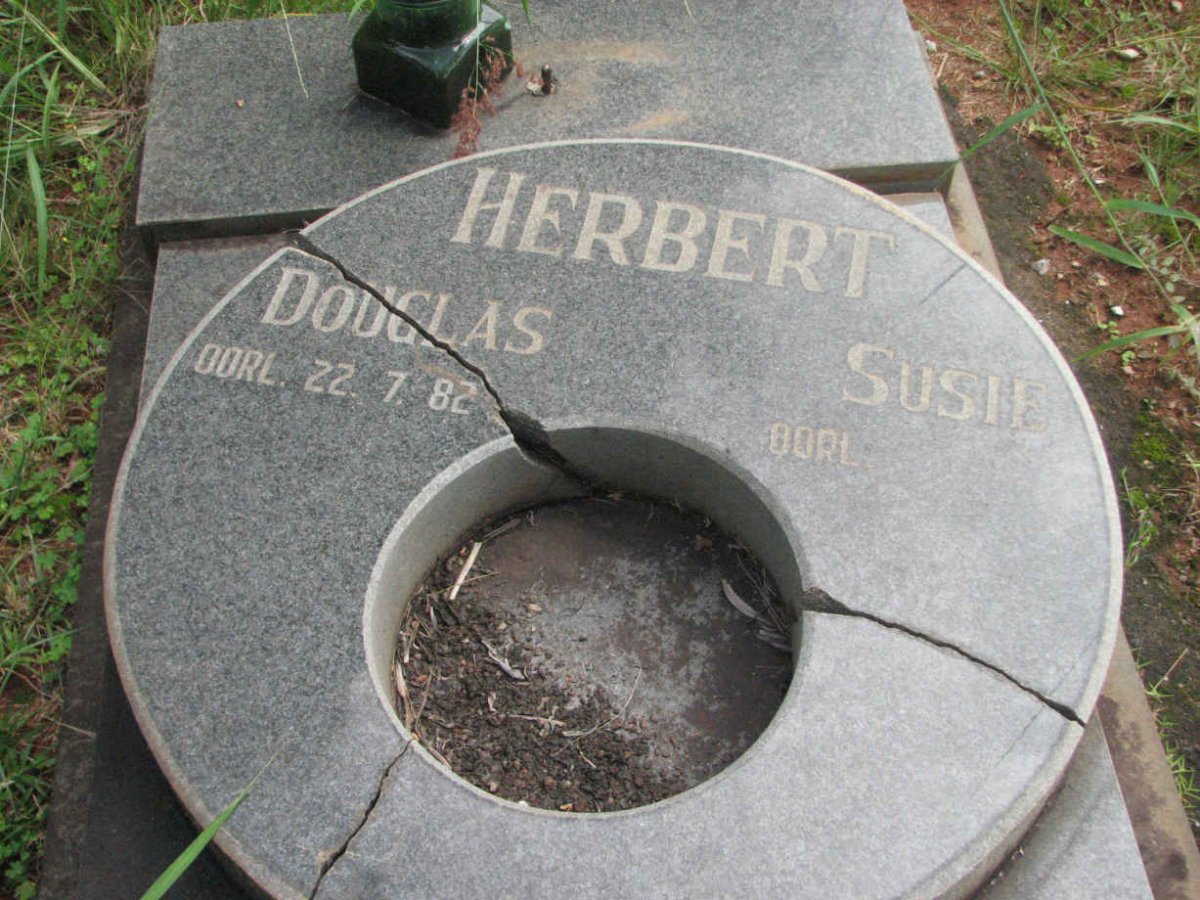 HERBERT Douglas -1982 &amp; Susie