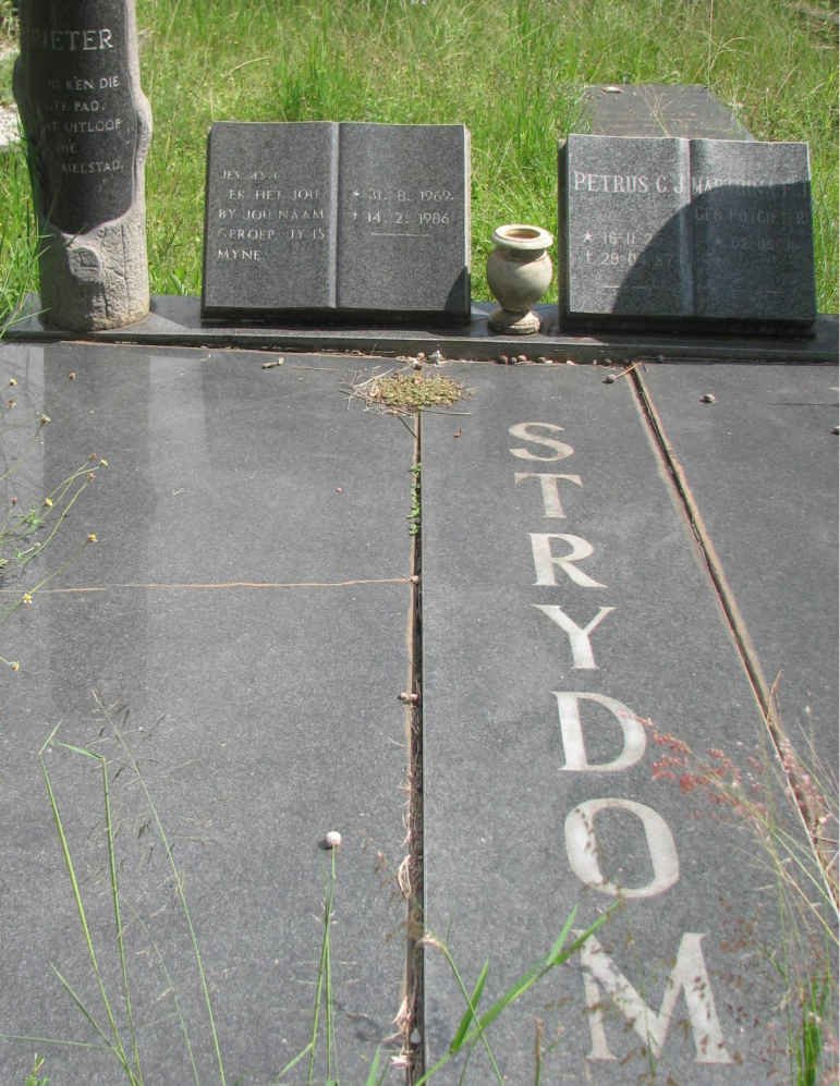 STRYDOM Pieter 1969-1986 :: STRYDOM Petrus C.J.?-? &amp; Marth? PO? ?-?