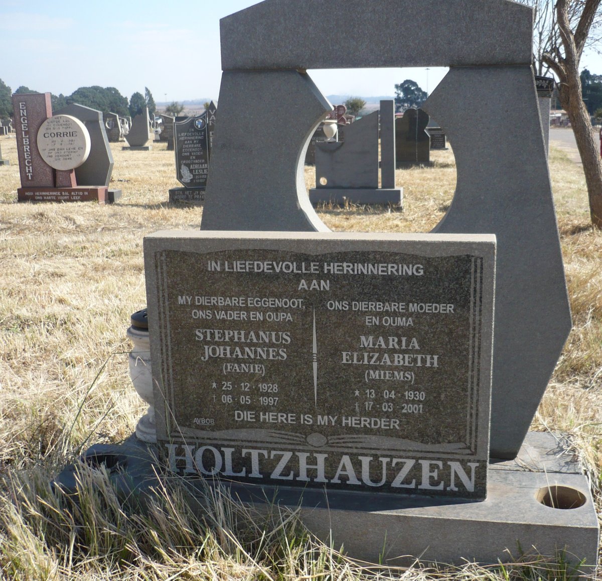 HOLTZHAUZEN Stephanus Johannes 1928-1997 &amp; Maria Elizabeth 1930-2001