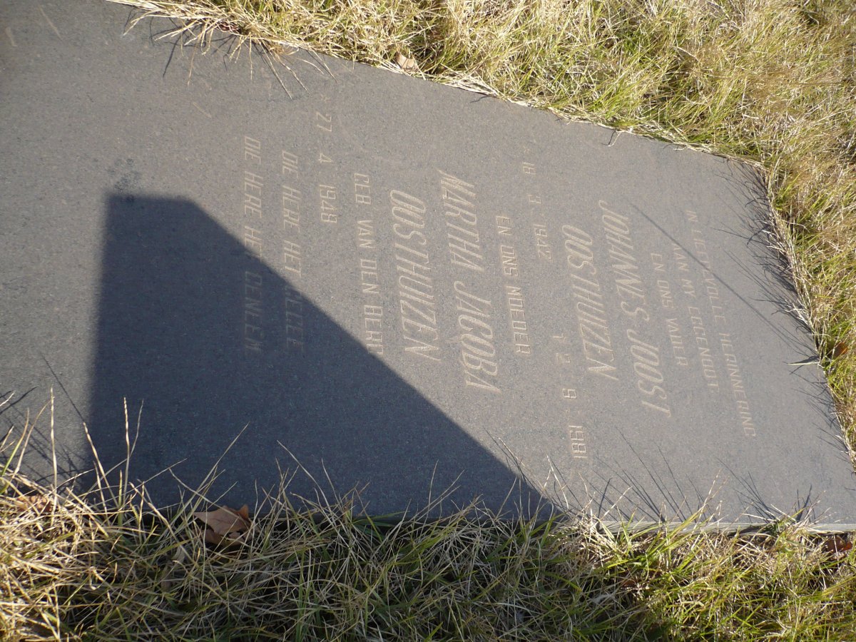 OOSTHUIZEN Johannes Joost 1942-1981 &amp; Martha Jacoba VAN DEN BERG 1948-