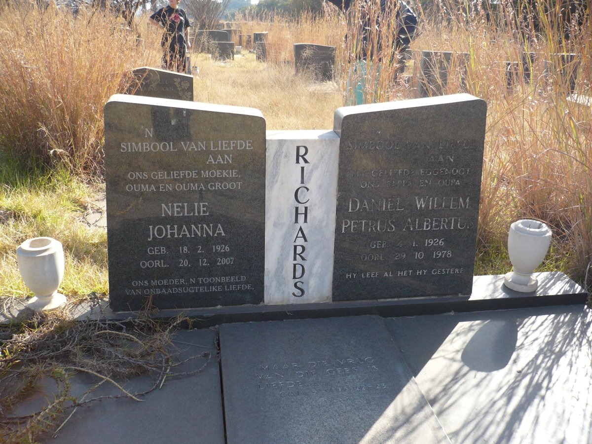RICHARDS Daniel Willem Petrus Albertus 1926-1978 &amp; Nelie Johanna 1926-2007