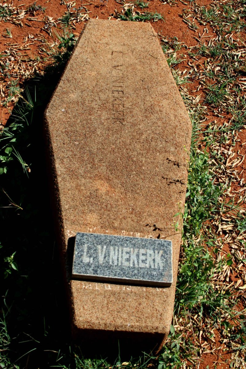NIEKERK L., van