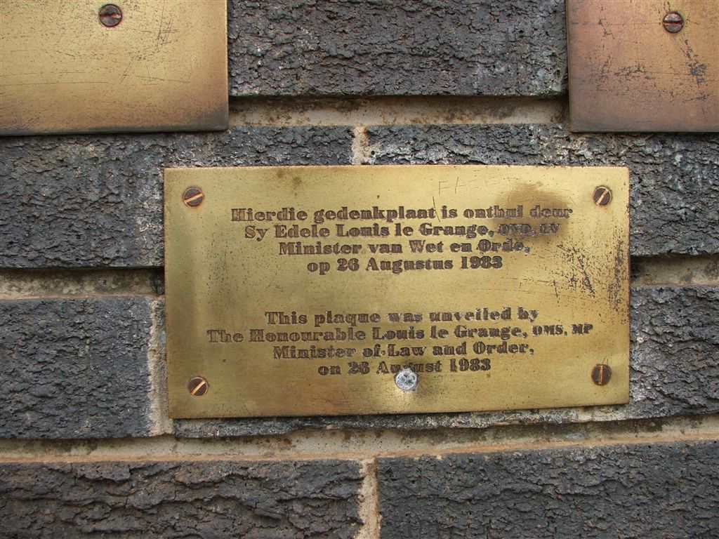 08. Plaque unveiled by Minister of Law &amp; Order, Louis le Grange 1983